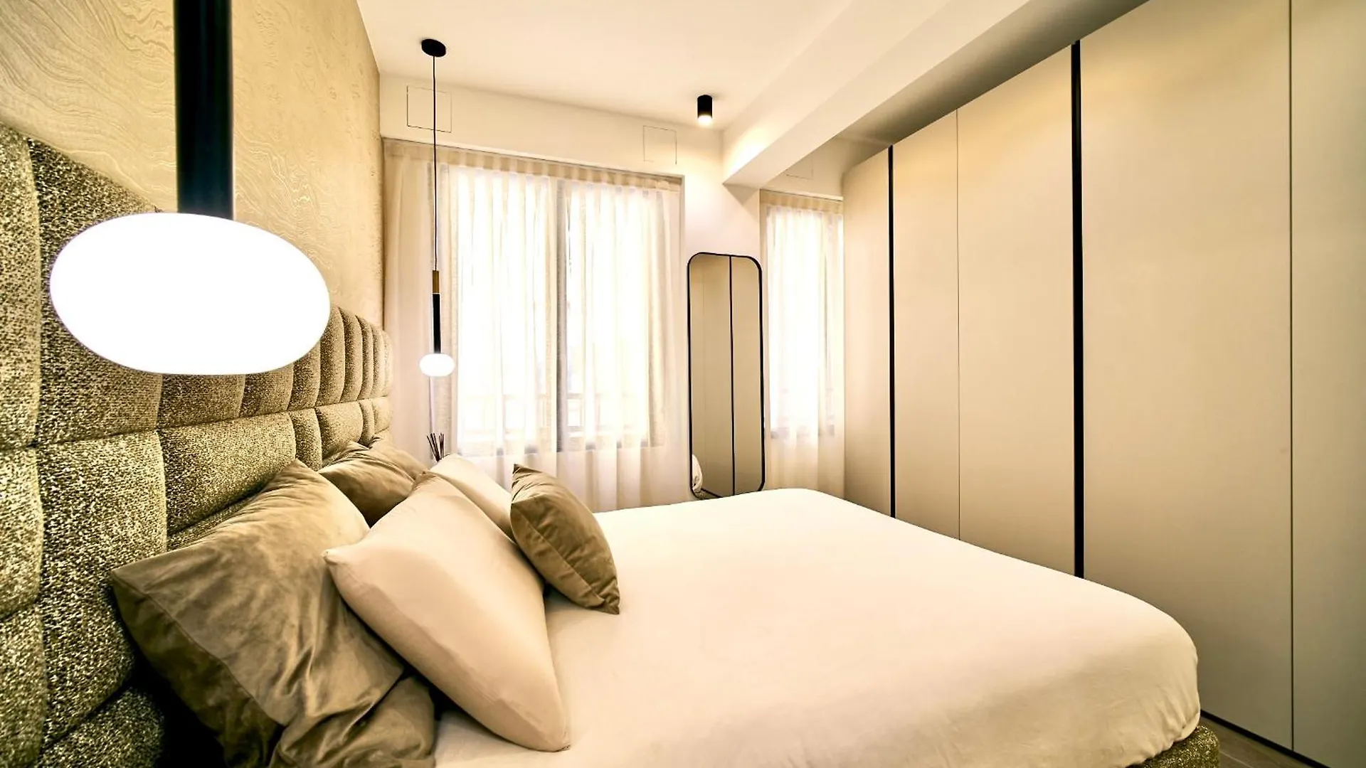 Apartment Ferienwohnung Picasso Golden House Next To Duomo Mailand