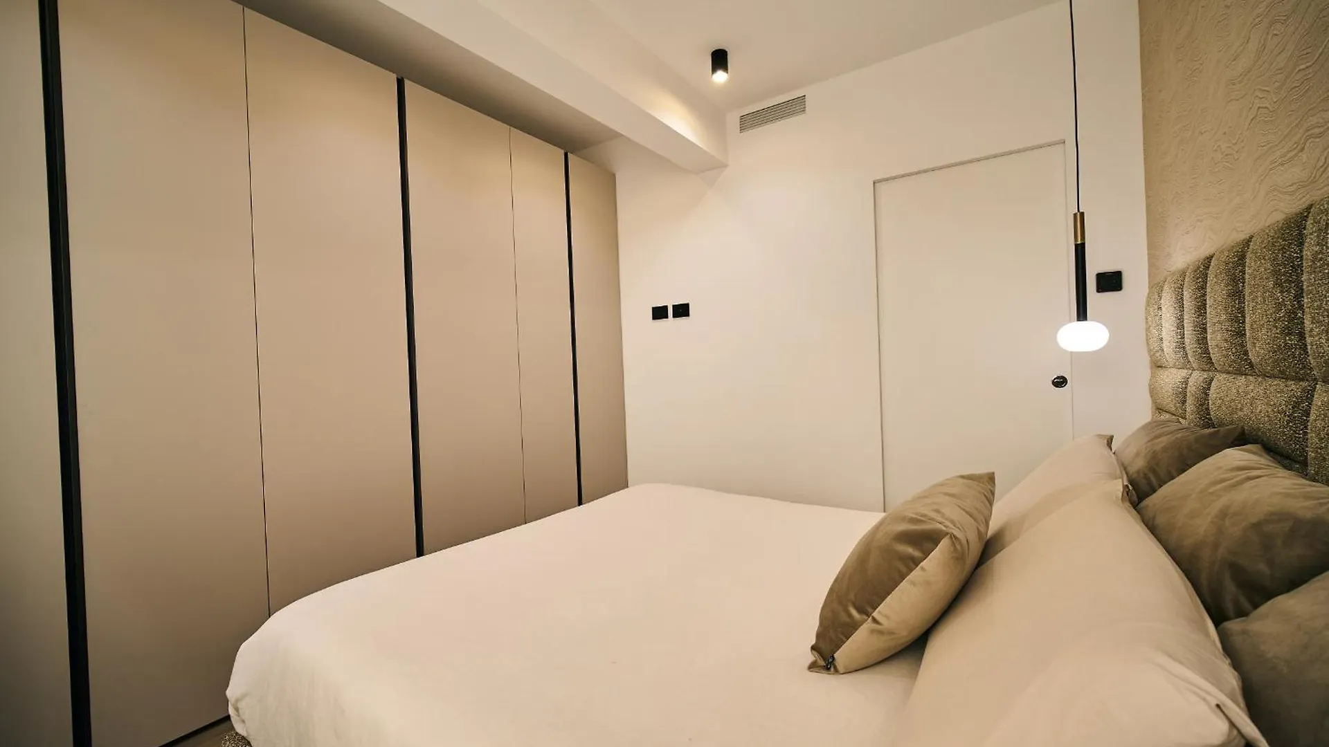 Ferienwohnung Picasso Golden House Next To Duomo Mailand Italien